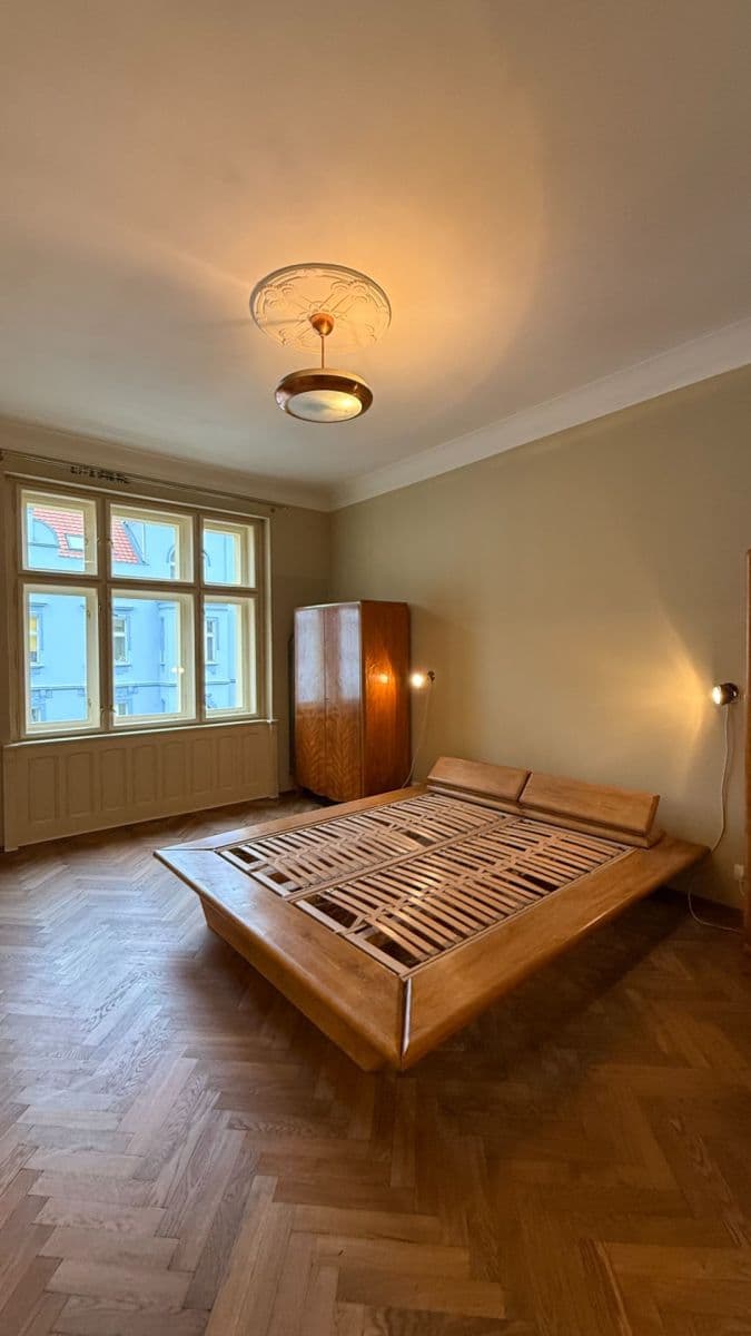 Prenájom bytu 3-izbový 90 m², Krkonošská, Praha, Praha Prenájom bytu 3-izbový 90 m², Krkonošská, Praha, Praha