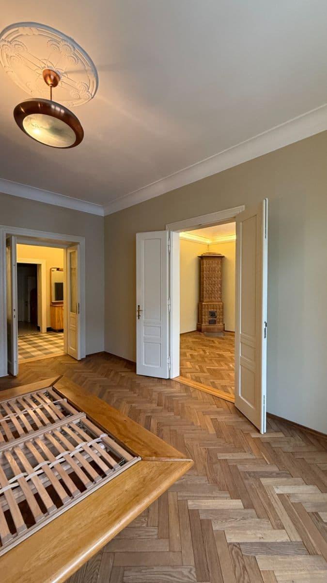 Prenájom bytu 3-izbový 90 m², Krkonošská, Praha, Praha Prenájom bytu 3-izbový 90 m², Krkonošská, Praha, Praha