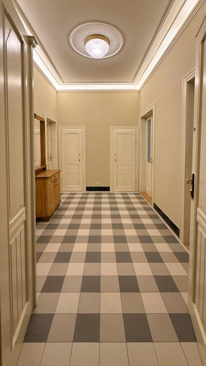 Prenájom bytu 3-izbový 90 m², Krkonošská, Praha, Praha Prenájom bytu 3-izbový 90 m², Krkonošská, Praha, Praha