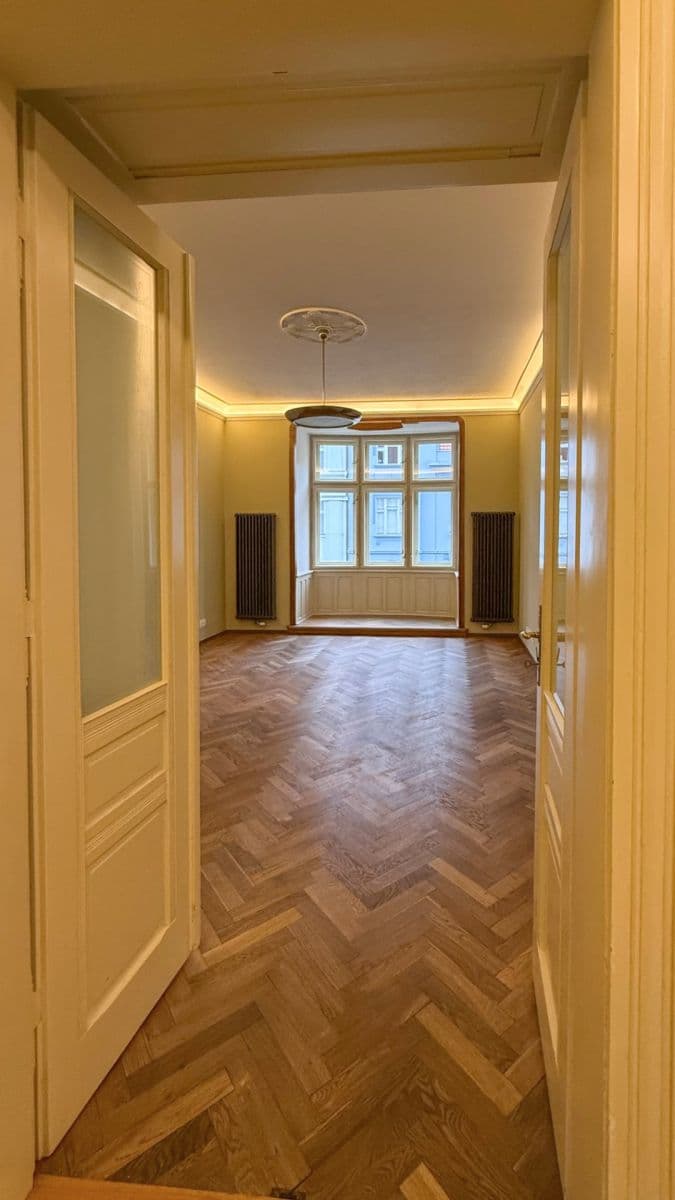 Prenájom bytu 3-izbový 90 m², Krkonošská, Praha, Praha Prenájom bytu 3-izbový 90 m², Krkonošská, Praha, Praha