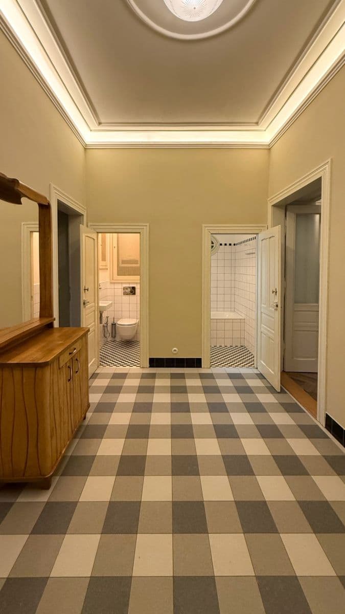 Prenájom bytu 3-izbový 90 m², Krkonošská, Praha, Praha Prenájom bytu 3-izbový 90 m², Krkonošská, Praha, Praha
