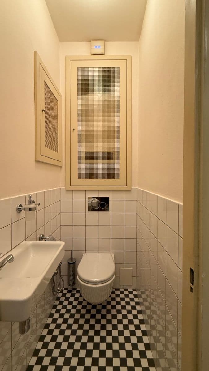 Prenájom bytu 3-izbový 90 m², Krkonošská, Praha, Praha Prenájom bytu 3-izbový 90 m², Krkonošská, Praha, Praha