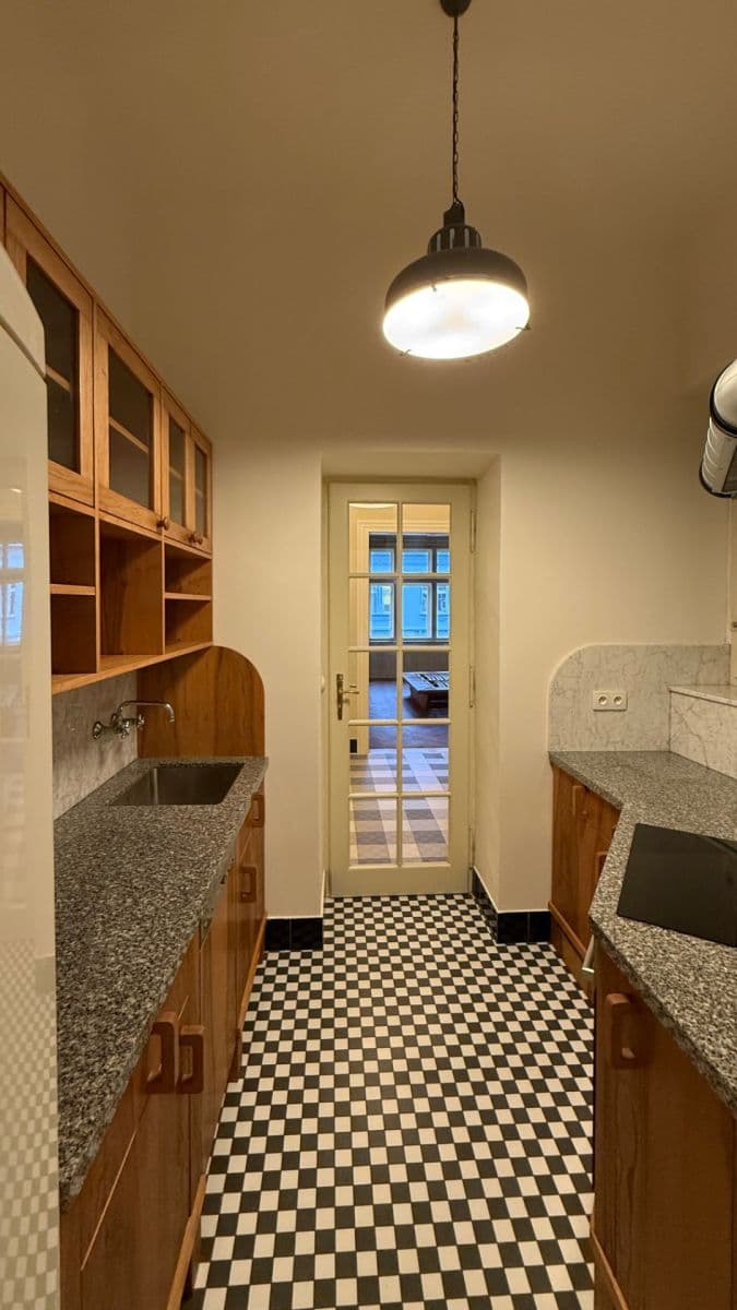 Prenájom bytu 3-izbový 90 m², Krkonošská, Praha, Praha Prenájom bytu 3-izbový 90 m², Krkonošská, Praha, Praha