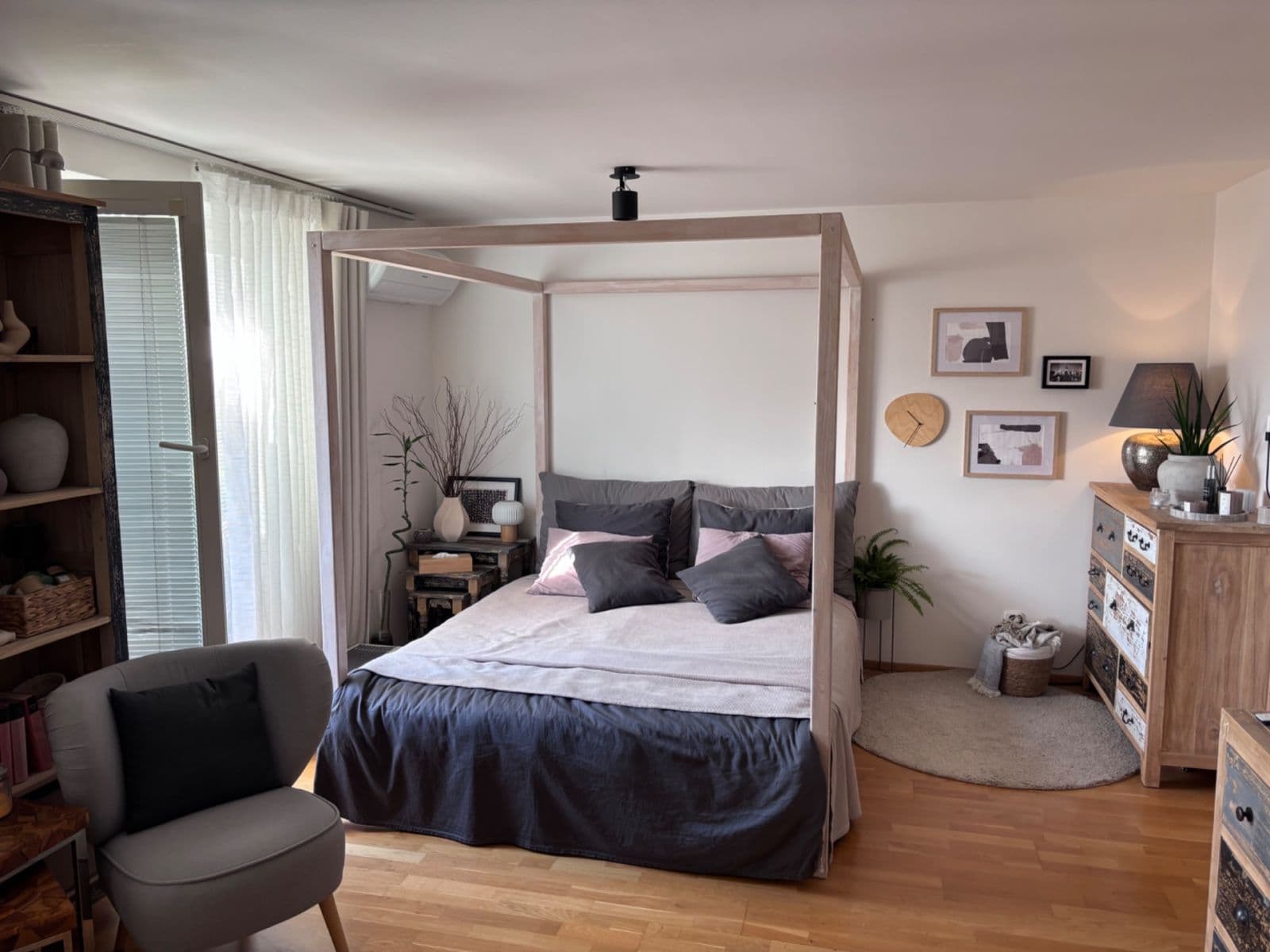 Prenájom bytu 1-izbový 42 m², Moskevská, Praha, Praha Prenájom bytu 1-izbový 42 m², Moskevská, Praha, Praha