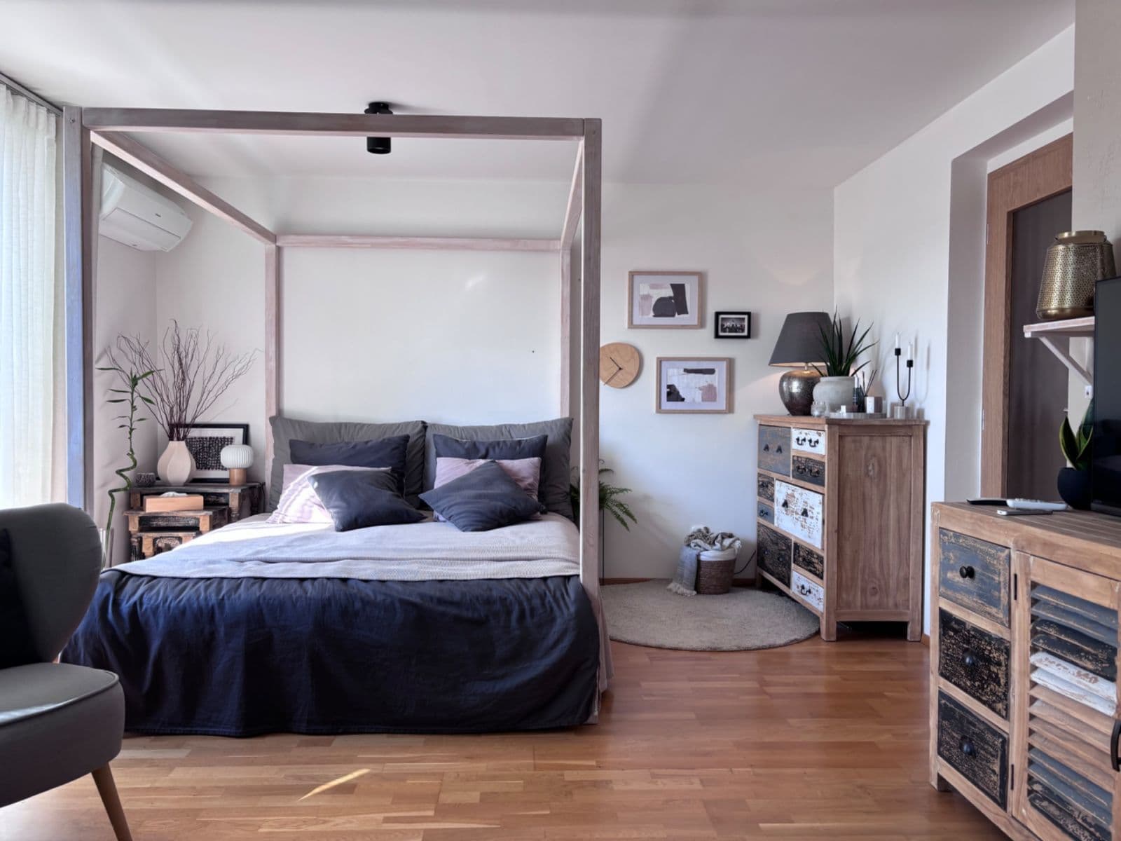 Prenájom bytu 1-izbový 42 m², Moskevská, Praha, Praha Prenájom bytu 1-izbový 42 m², Moskevská, Praha, Praha