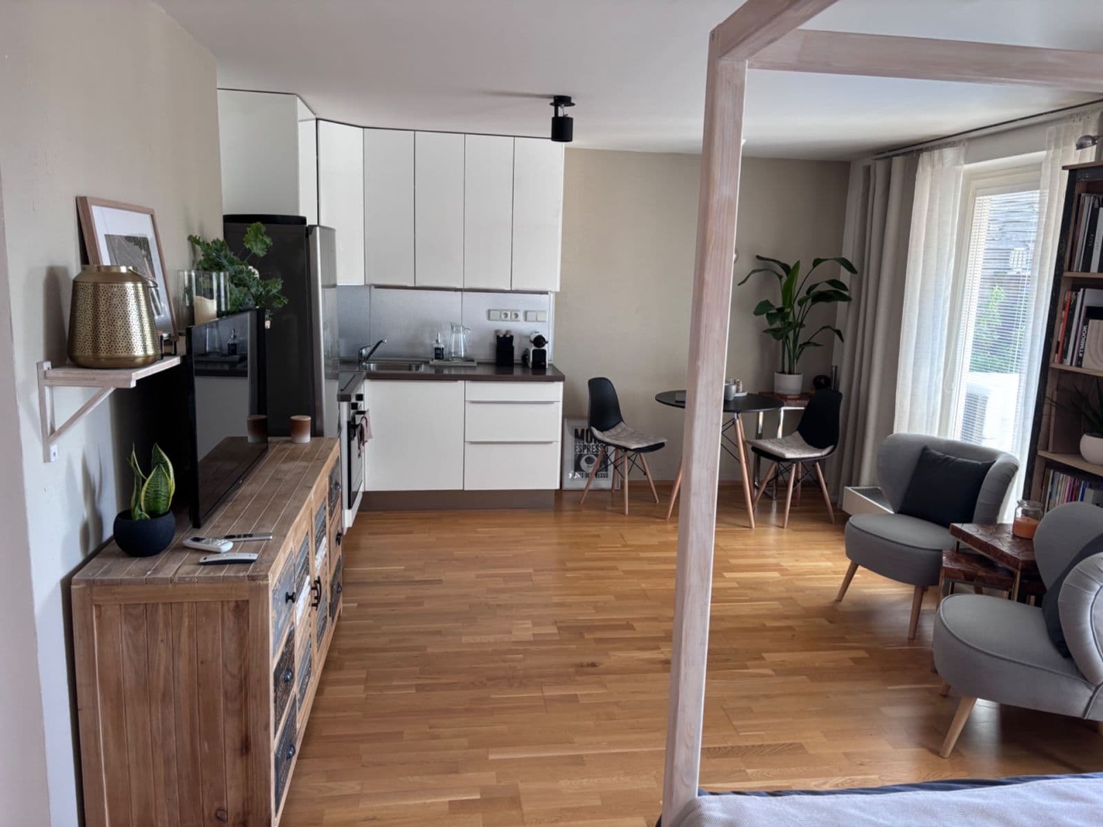 Prenájom bytu 1-izbový 42 m², Moskevská, Praha, Praha Prenájom bytu 1-izbový 42 m², Moskevská, Praha, Praha