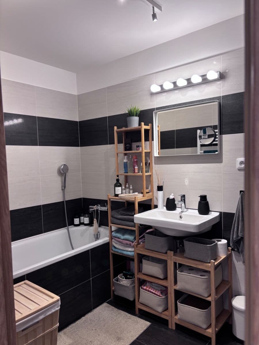 Prenájom bytu 1-izbový 42 m², Moskevská, Praha, Praha Prenájom bytu 1-izbový 42 m², Moskevská, Praha, Praha