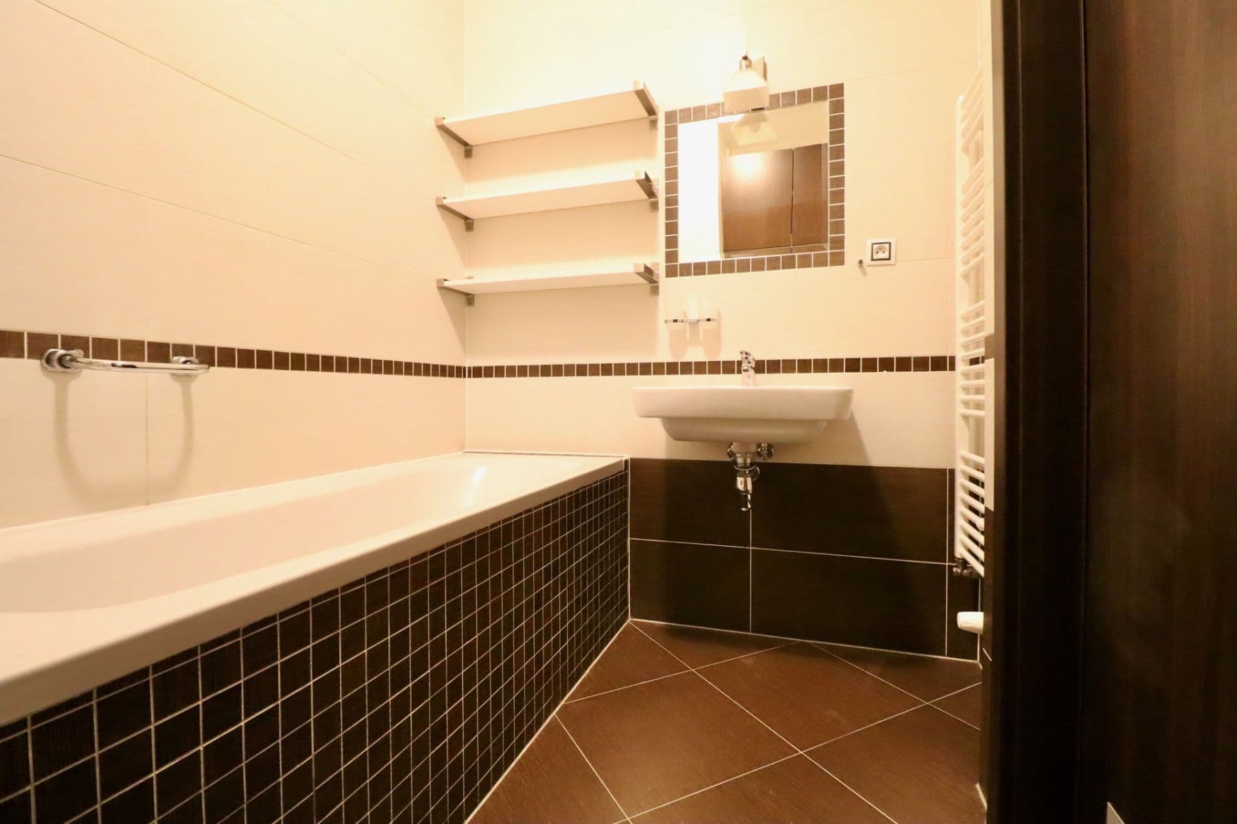 Prenájom bytu 3-izbový 69 m², Chlebovická, Praha, Praha Prenájom bytu 3-izbový 69 m², Chlebovická, Praha, Praha