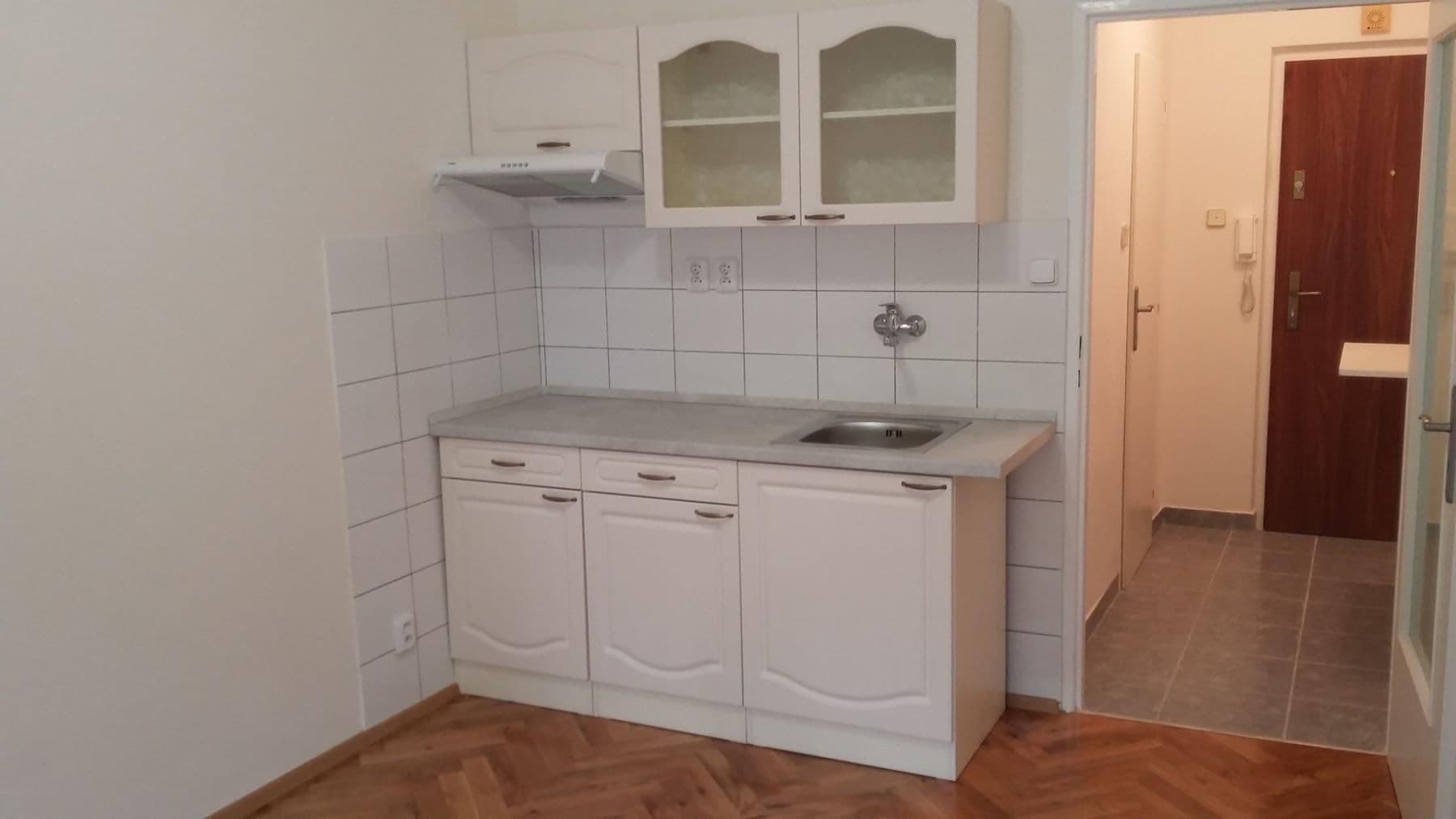 Prenájom bytu 1-izbový 17 m², Bajkalská, Praha, Praha Prenájom bytu 1-izbový 17 m², Bajkalská, Praha, Praha