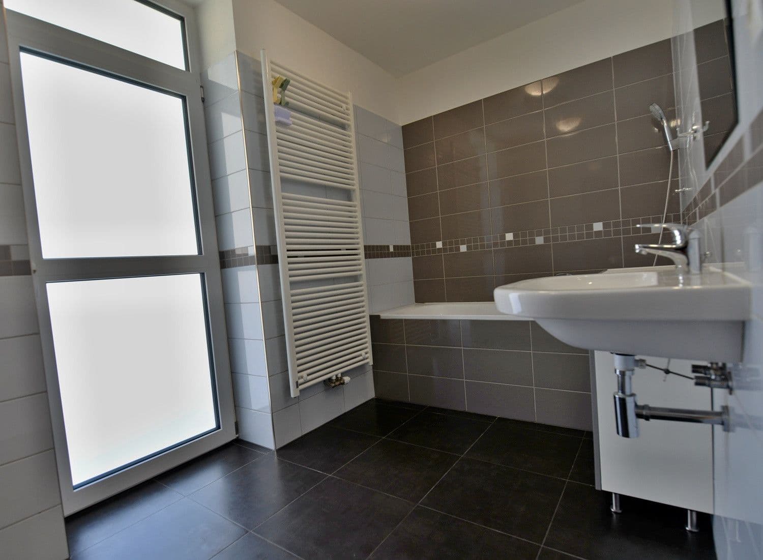 Prenájom bytu 3-izbový 94 m², Lounská, Teplice, Ústecký kraj Prenájom bytu 3-izbový 94 m², Lounská, Teplice, Ústecký kraj
