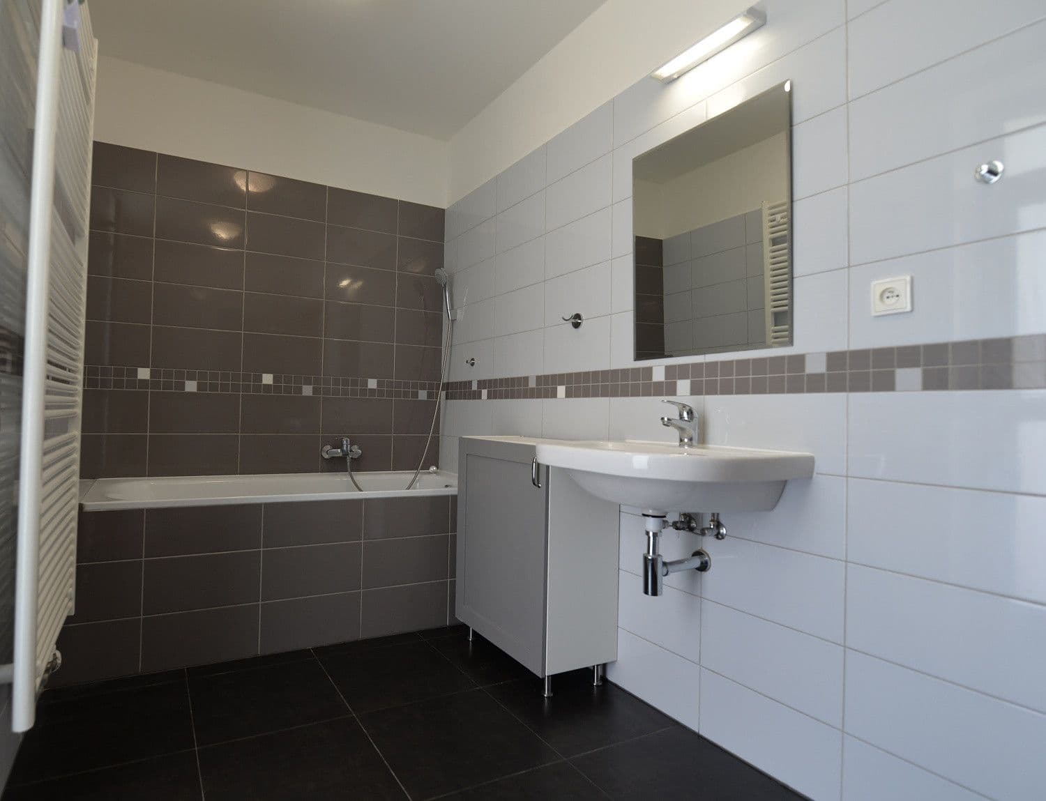 Prenájom bytu 3-izbový 94 m², Lounská, Teplice, Ústecký kraj Prenájom bytu 3-izbový 94 m², Lounská, Teplice, Ústecký kraj