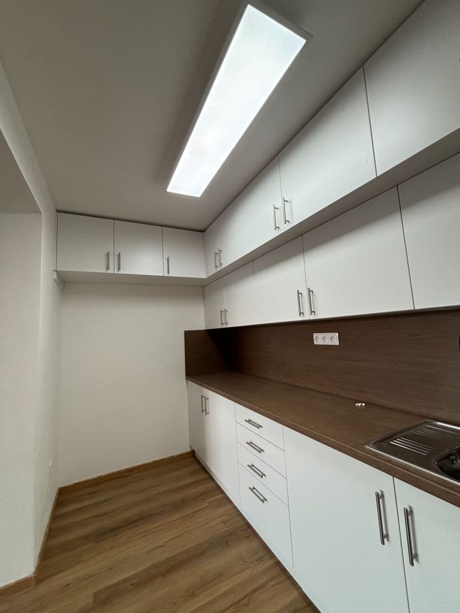 Prenájom bytu 4-izbový 170 m², Přáslavská, Olomouc, Olomoucký kraj Prenájom bytu 4-izbový 170 m², Přáslavská, Olomouc, Olomoucký kraj