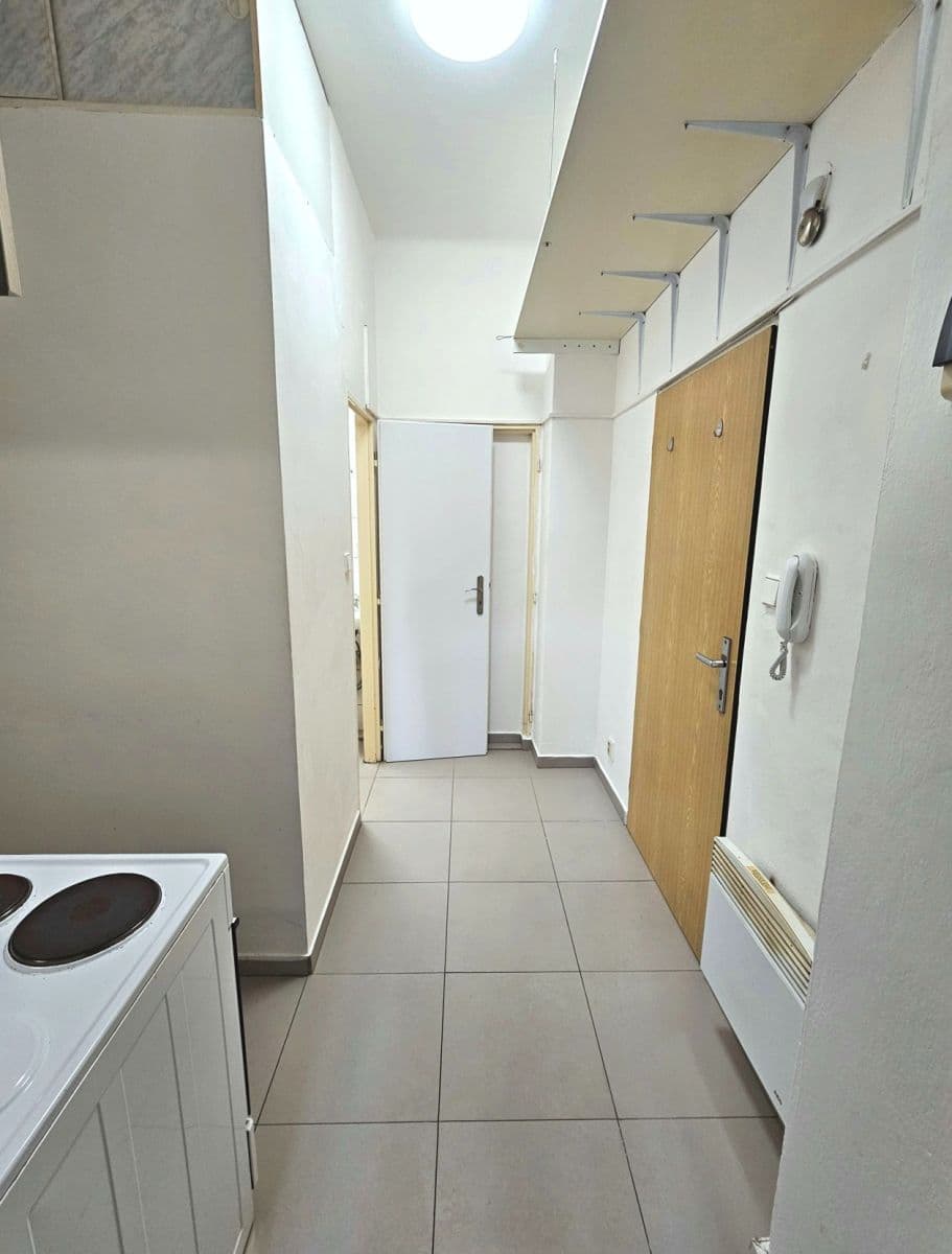 Prenájom bytu 1-izbový 22 m², Karáskovo náměstí, Brno, Jihomoravský kraj Prenájom bytu 1-izbový 22 m², Karáskovo náměstí, Brno, Jihomoravský kraj