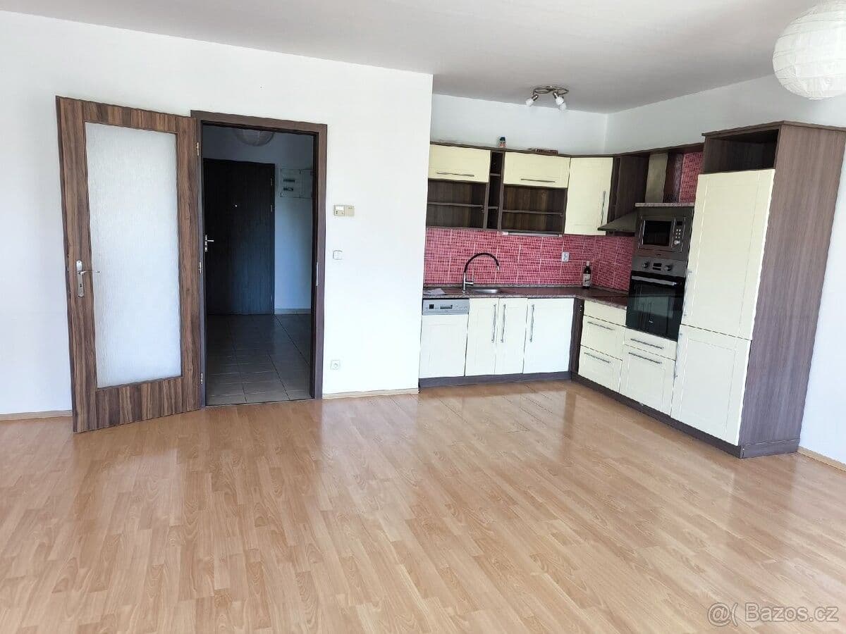 Prenájom bytu 2-izbový 56 m², Chelčického, Kolín, Středočeský kraj Prenájom bytu 2-izbový 56 m², Chelčického, Kolín, Středočeský kraj