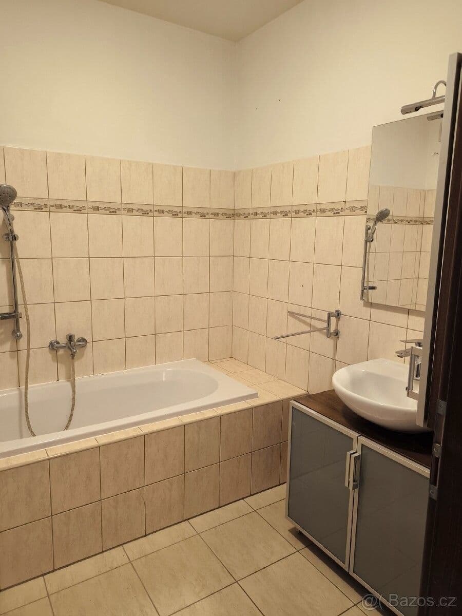 Prenájom bytu 2-izbový 56 m², Chelčického, Kolín, Středočeský kraj Prenájom bytu 2-izbový 56 m², Chelčického, Kolín, Středočeský kraj