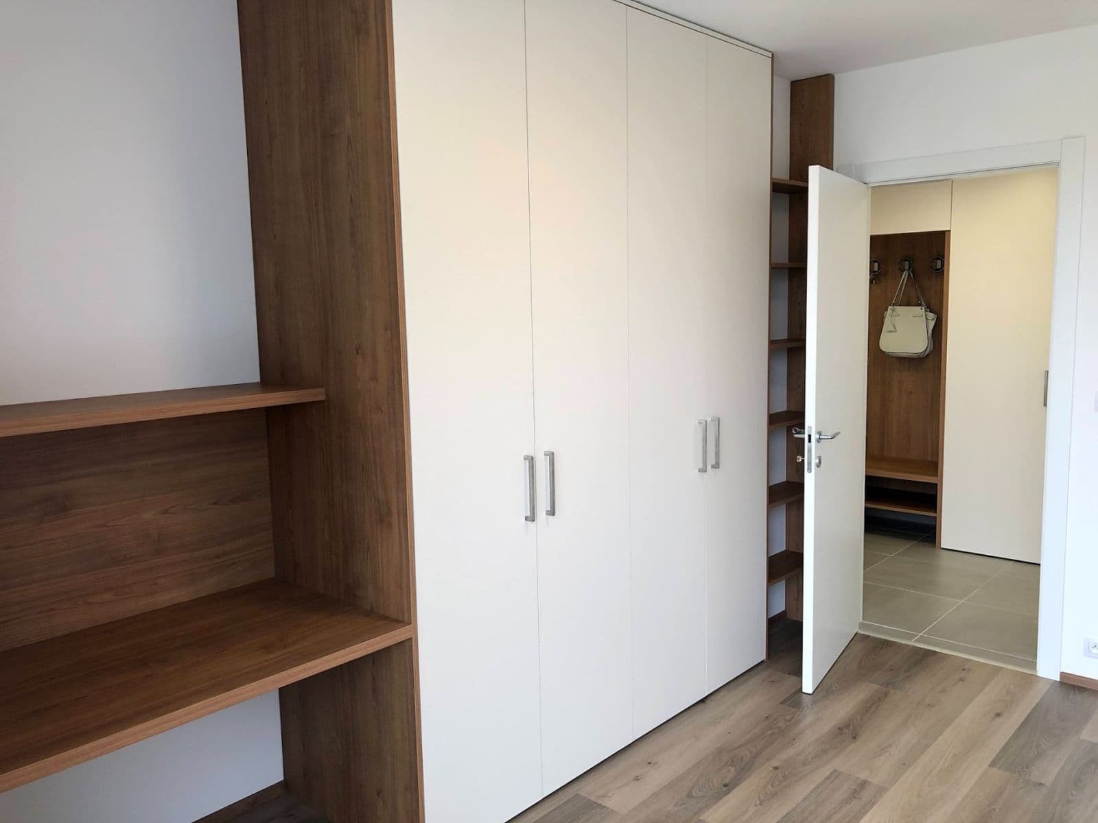 Prenájom bytu 2-izbový 55 m², V jehličí, Praha, Praha Prenájom bytu 2-izbový 55 m², V jehličí, Praha, Praha