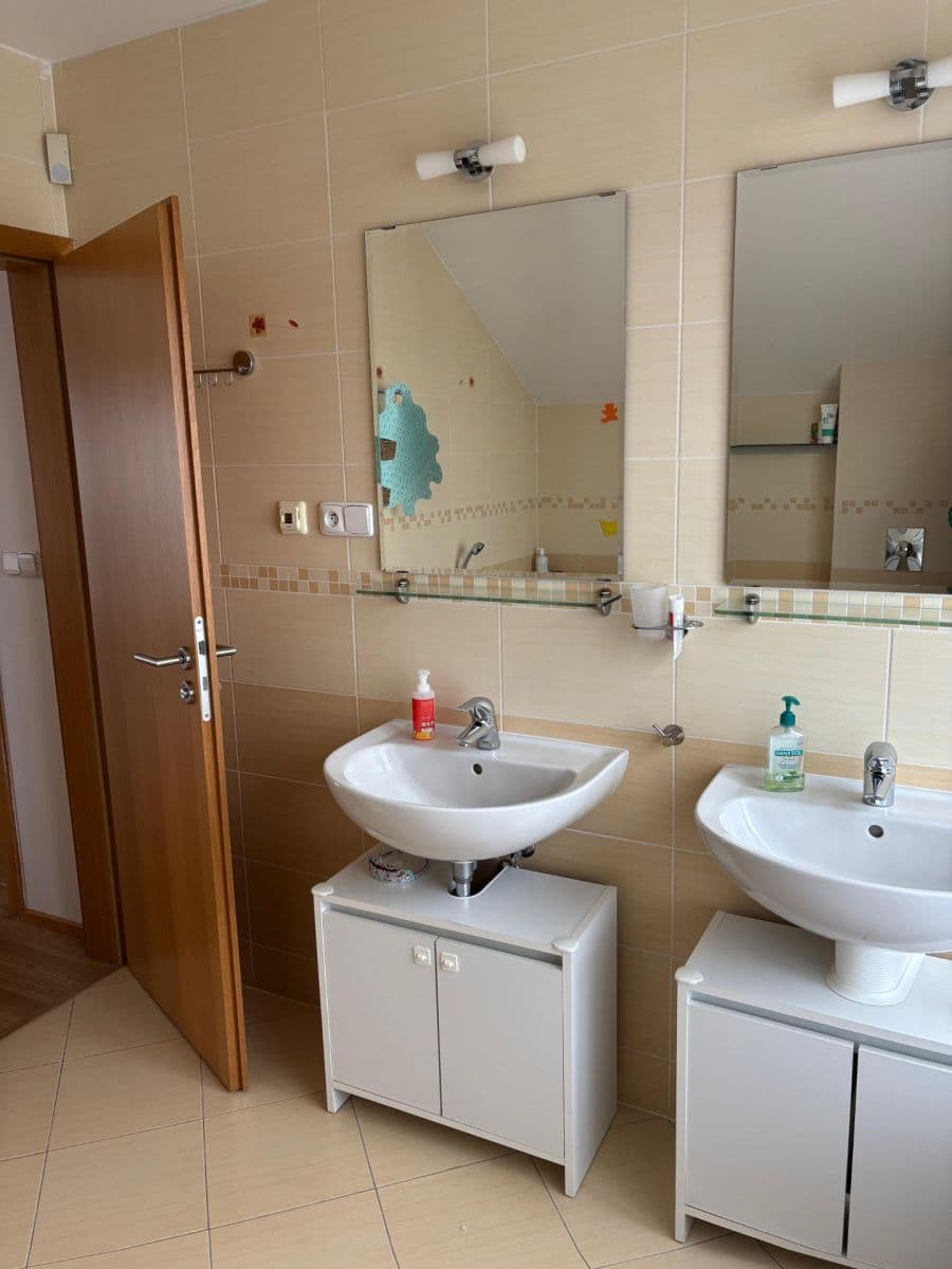 Prenájom domu 196 m², pozemok 500 m², Lutínská, Praha, Praha Prenájom domu 196 m², pozemok 500 m², Lutínská, Praha, Praha