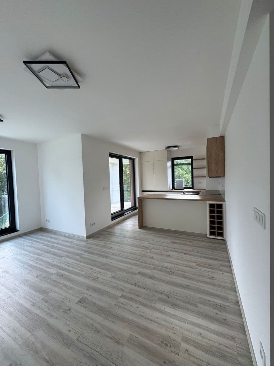 Prenájom bytu 2-izbový 67 m², Za Arielem, Praha, Praha Prenájom bytu 2-izbový 67 m², Za Arielem, Praha, Praha