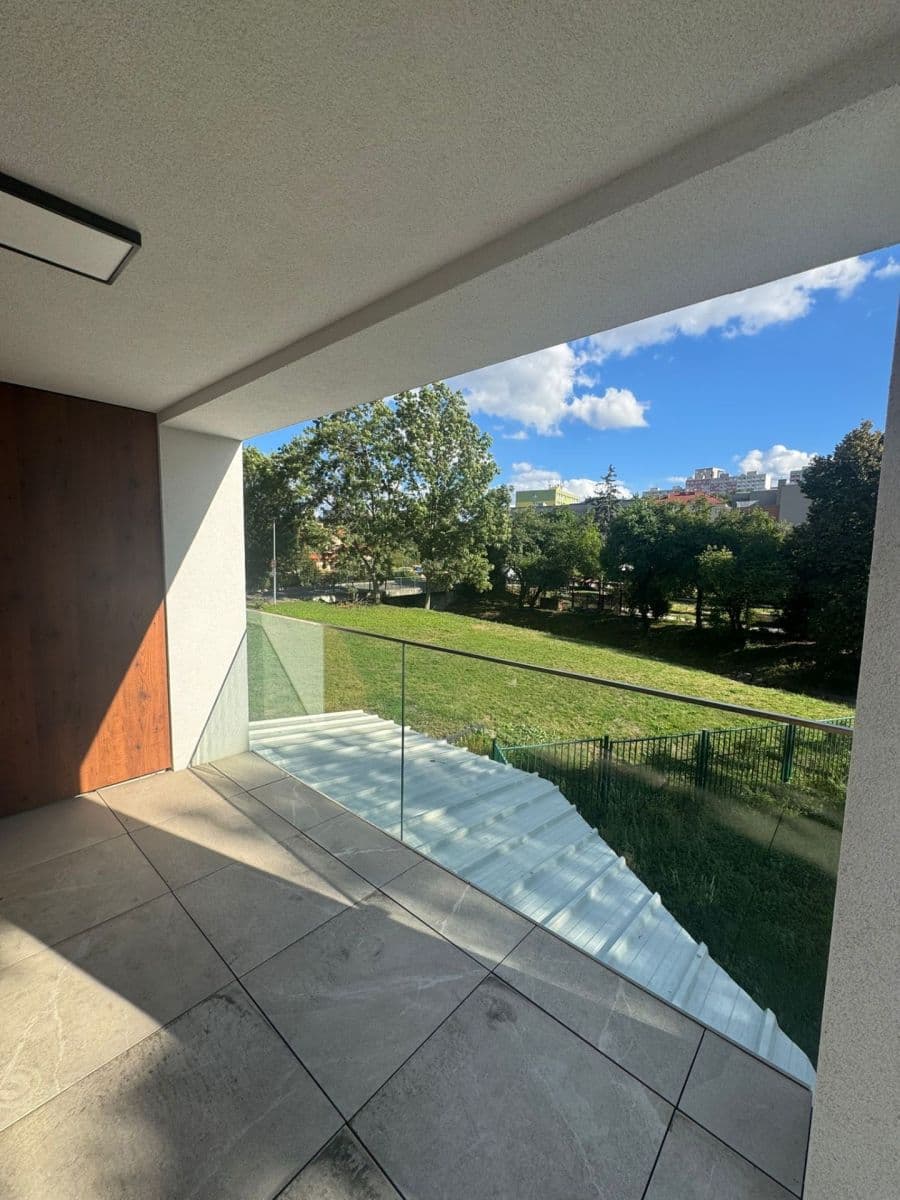 Prenájom bytu 2-izbový 67 m², Za Arielem, Praha, Praha Prenájom bytu 2-izbový 67 m², Za Arielem, Praha, Praha