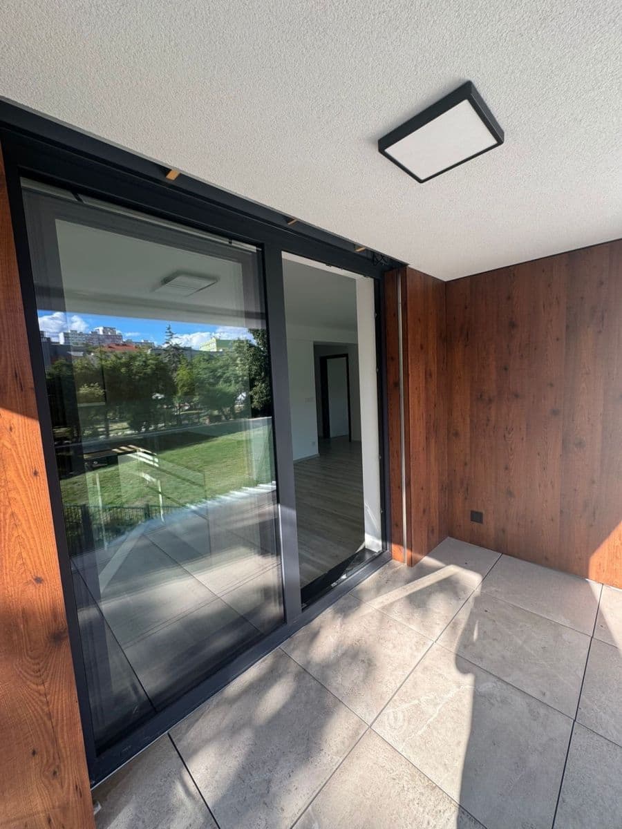 Prenájom bytu 2-izbový 67 m², Za Arielem, Praha, Praha Prenájom bytu 2-izbový 67 m², Za Arielem, Praha, Praha