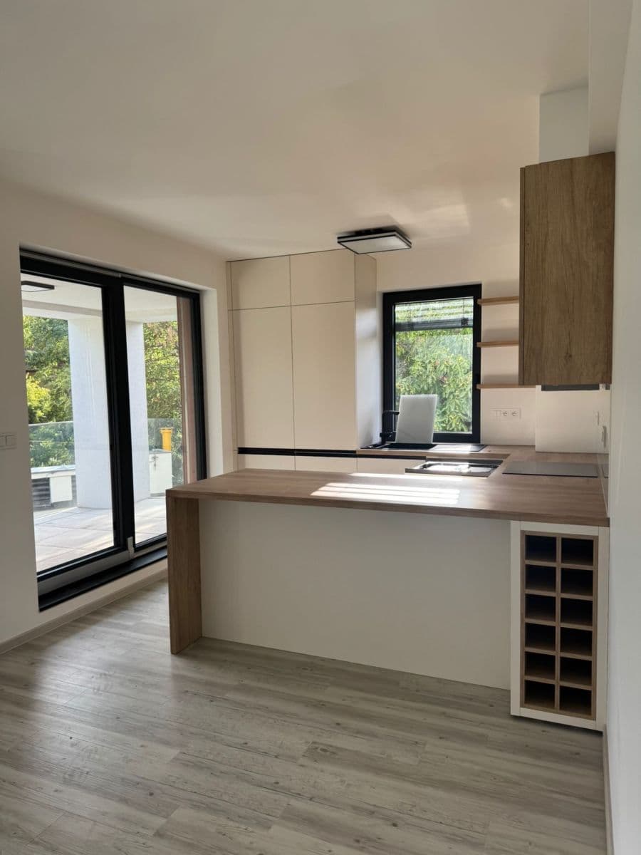 Prenájom bytu 2-izbový 67 m², Za Arielem, Praha, Praha Prenájom bytu 2-izbový 67 m², Za Arielem, Praha, Praha