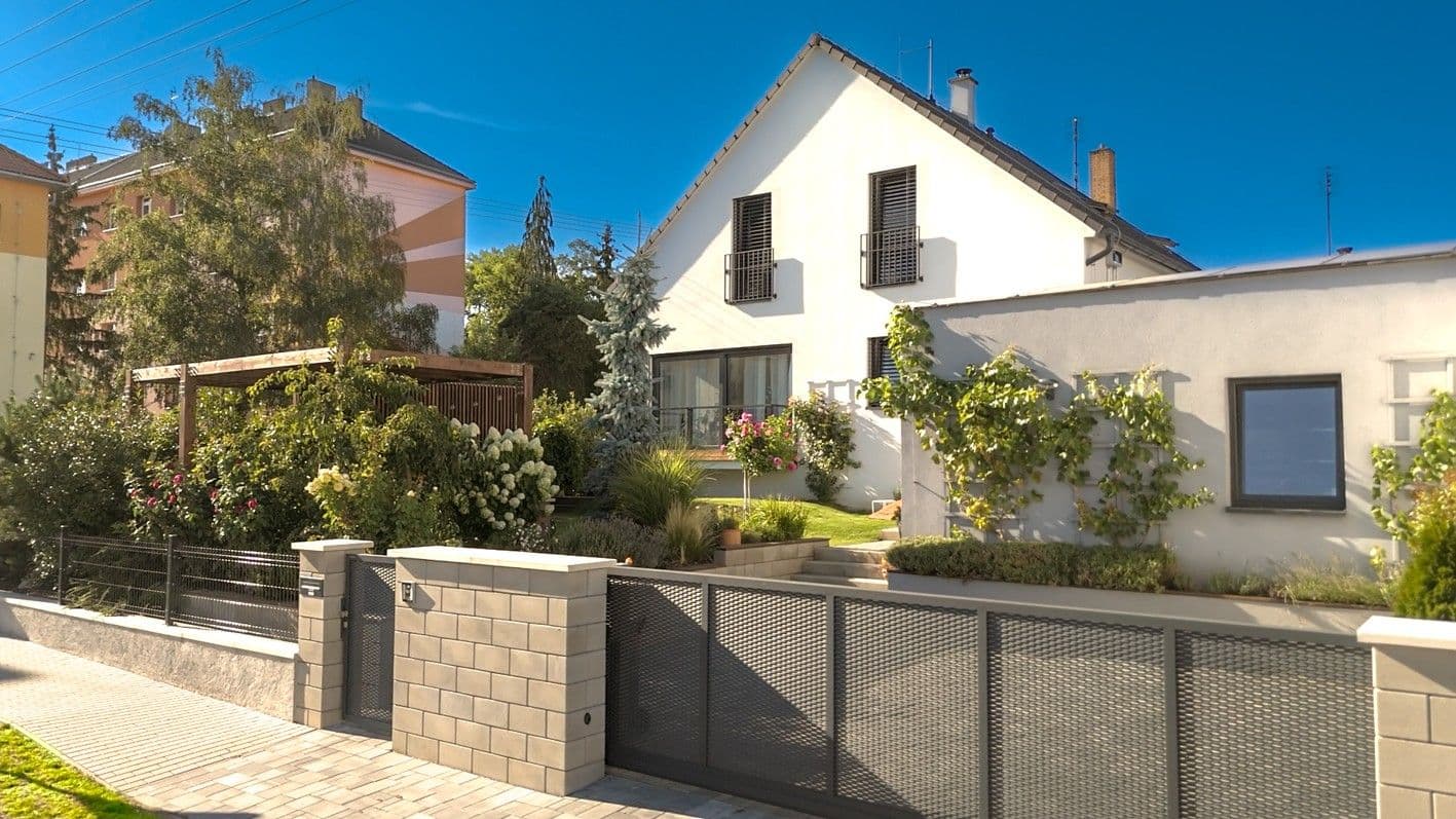 Predaj domu 203 m², pozemok 406 m², Petra Hrubého, Slaný, Středočeský kraj Predaj domu 203 m², pozemok 406 m², Petra Hrubého, Slaný, Středočeský kraj