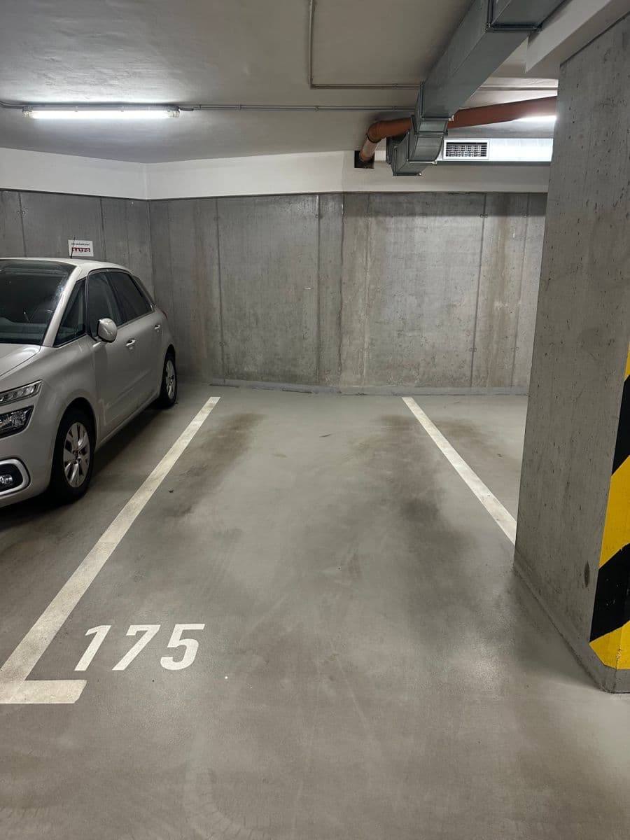 Prenájom garáže 13 m², Praha, Praha Prenájom garáže 13 m², Praha, Praha