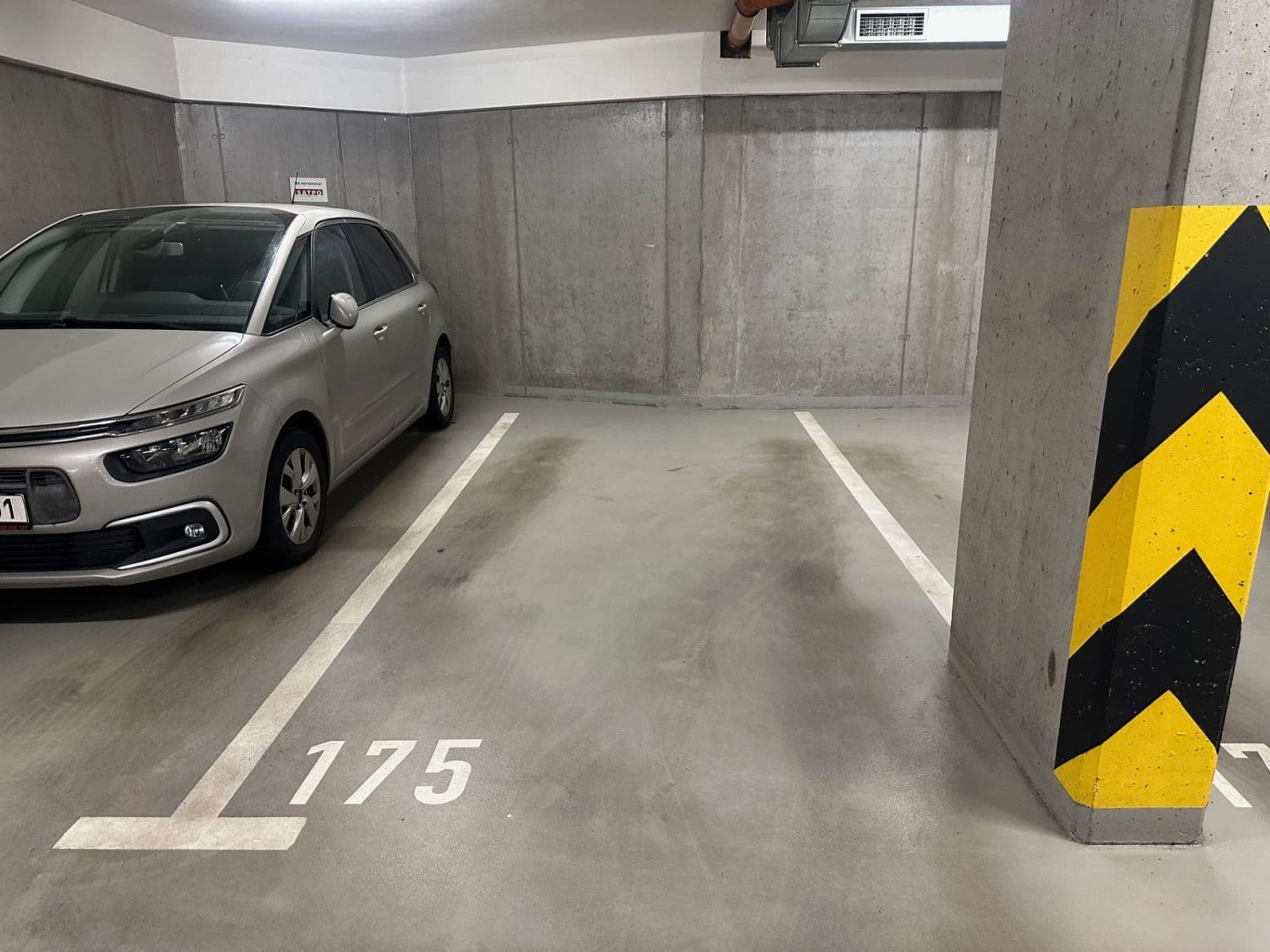 Prenájom garáže 13 m², Praha, Praha Prenájom garáže 13 m², Praha, Praha