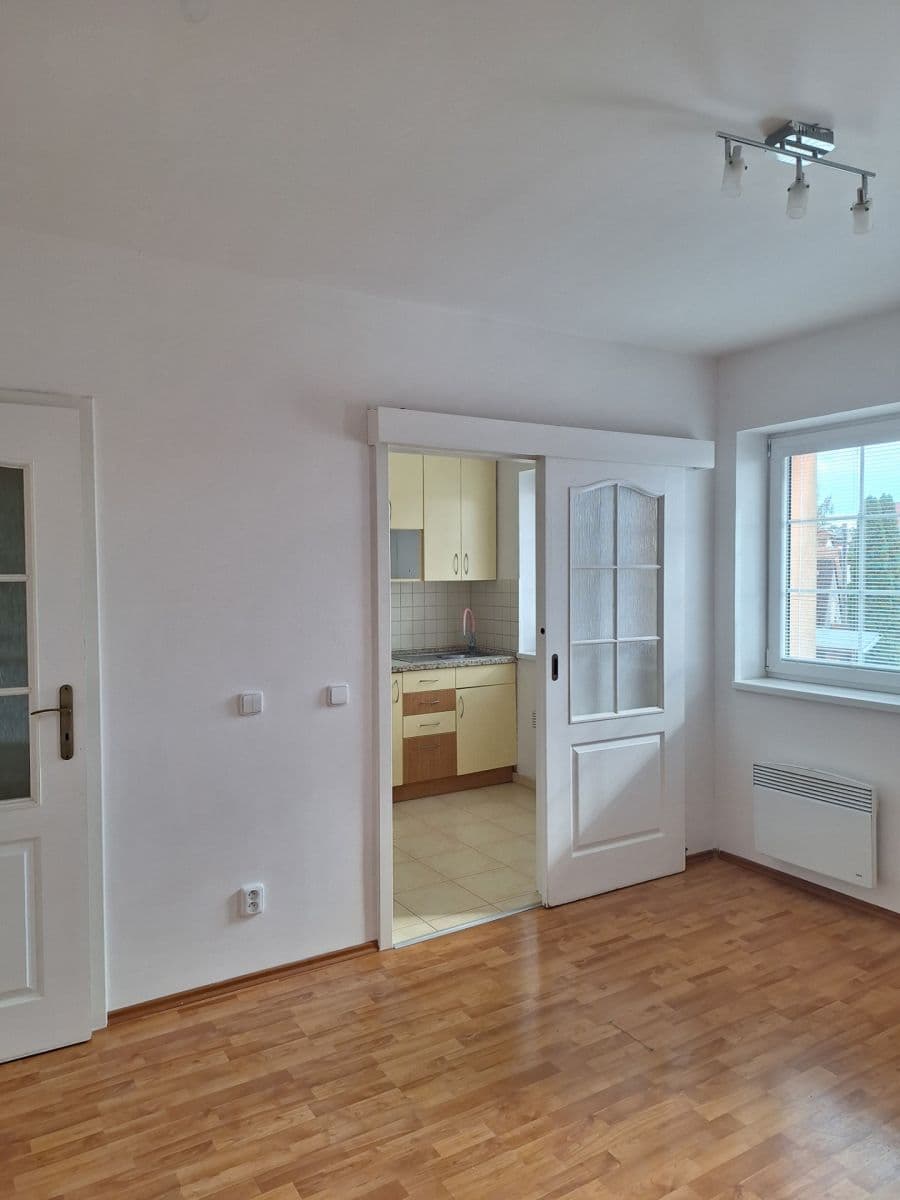 Prenájom bytu 2-izbový 46 m², Úhonická, Jeneč, Středočeský kraj Prenájom bytu 2-izbový 46 m², Úhonická, Jeneč, Středočeský kraj