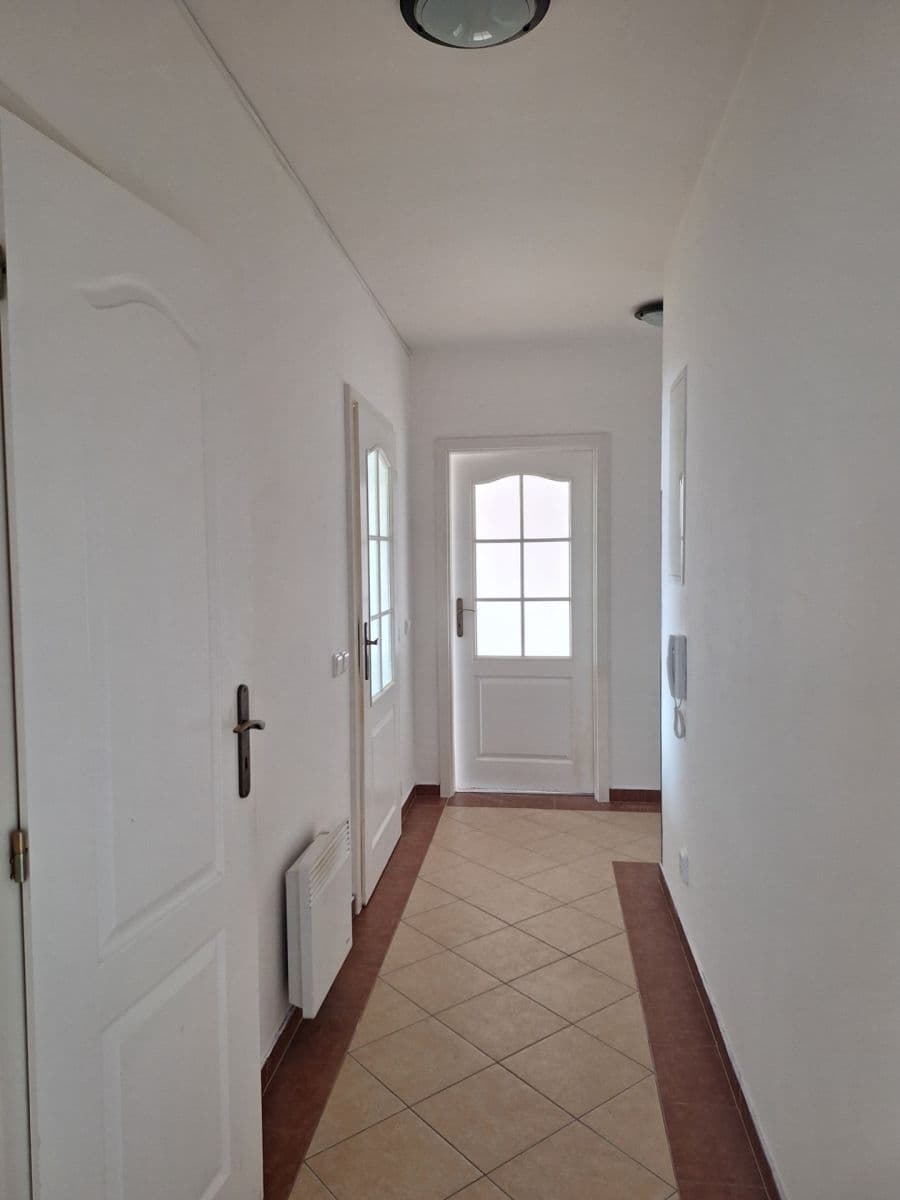 Prenájom bytu 2-izbový 46 m², Úhonická, Jeneč, Středočeský kraj Prenájom bytu 2-izbový 46 m², Úhonická, Jeneč, Středočeský kraj