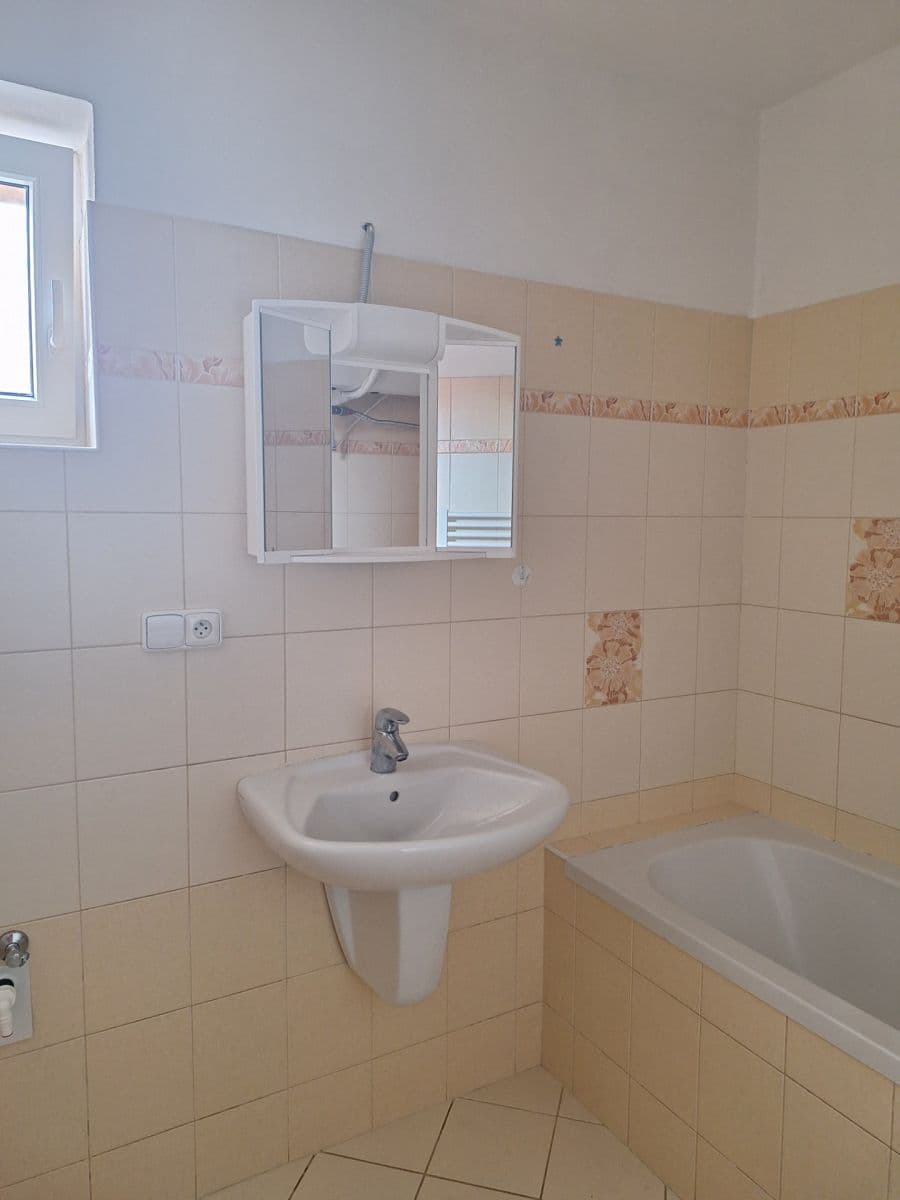 Prenájom bytu 2-izbový 46 m², Úhonická, Jeneč, Středočeský kraj Prenájom bytu 2-izbový 46 m², Úhonická, Jeneč, Středočeský kraj
