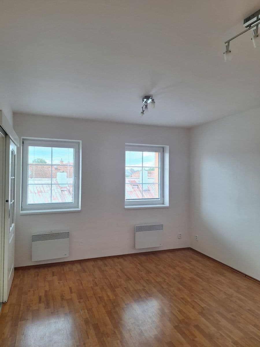 Prenájom bytu 2-izbový 46 m², Úhonická, Jeneč, Středočeský kraj Prenájom bytu 2-izbový 46 m², Úhonická, Jeneč, Středočeský kraj