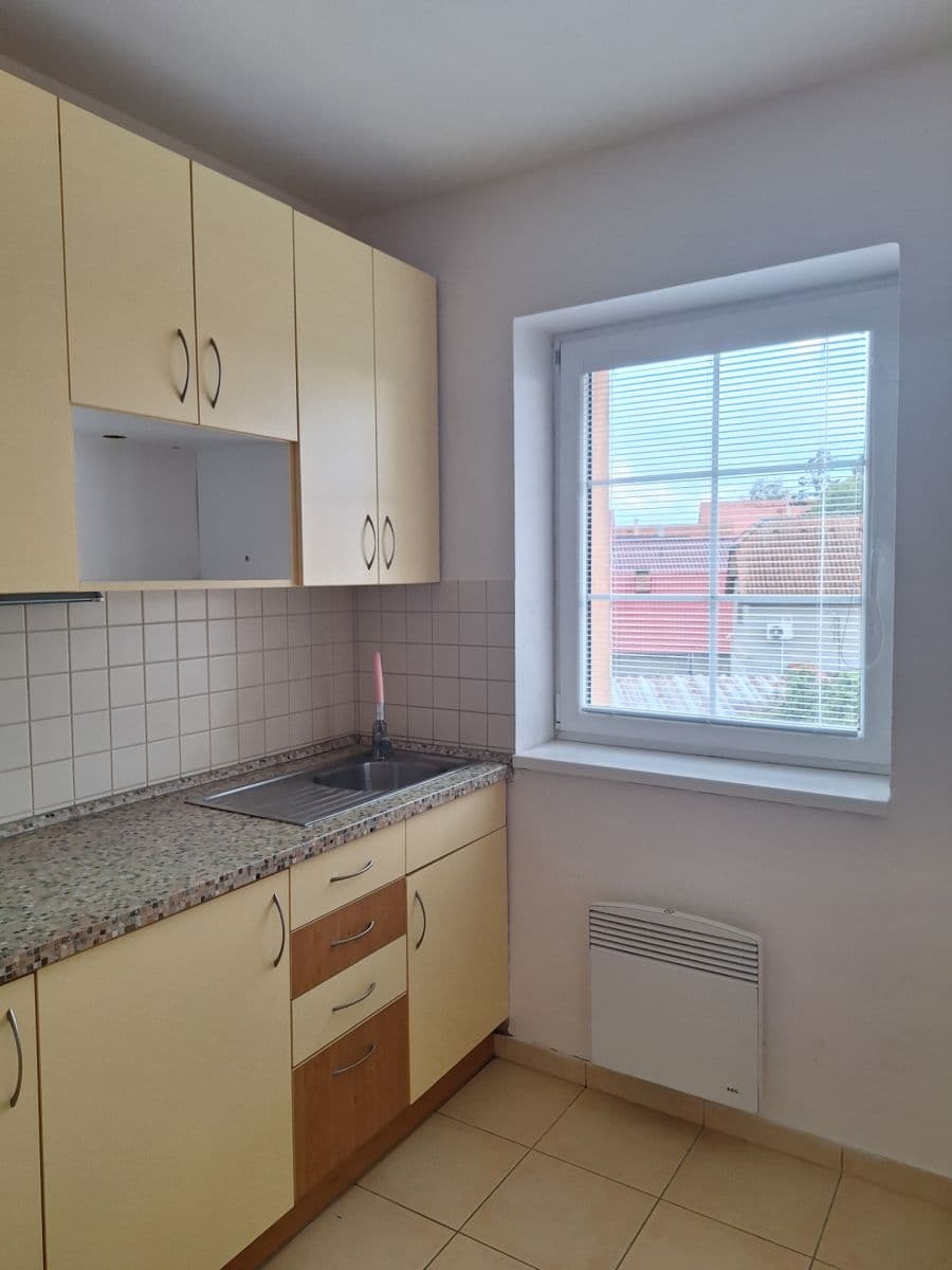 Prenájom bytu 2-izbový 46 m², Úhonická, Jeneč, Středočeský kraj Prenájom bytu 2-izbový 46 m², Úhonická, Jeneč, Středočeský kraj