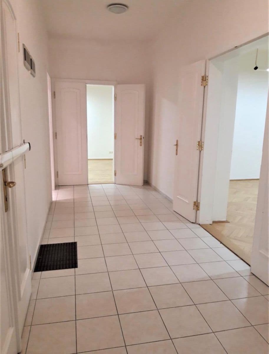 Prenájom kancelárie 135 m², Štěrboholská, Praha, Praha Prenájom kancelárie 135 m², Štěrboholská, Praha, Praha
