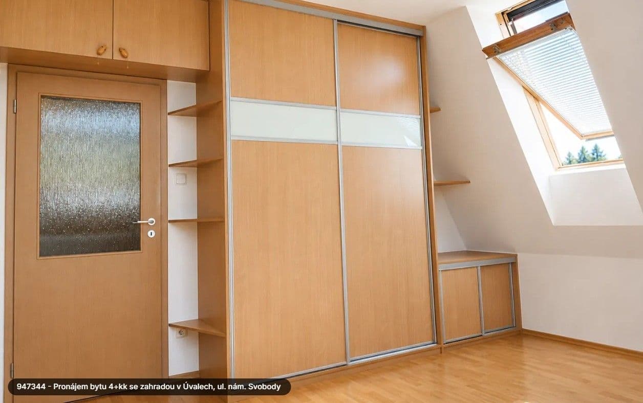 Prenájom bytu 4-izbový 105 m², nám. Svobody, Úvaly, Středočeský kraj Prenájom bytu 4-izbový 105 m², nám. Svobody, Úvaly, Středočeský kraj