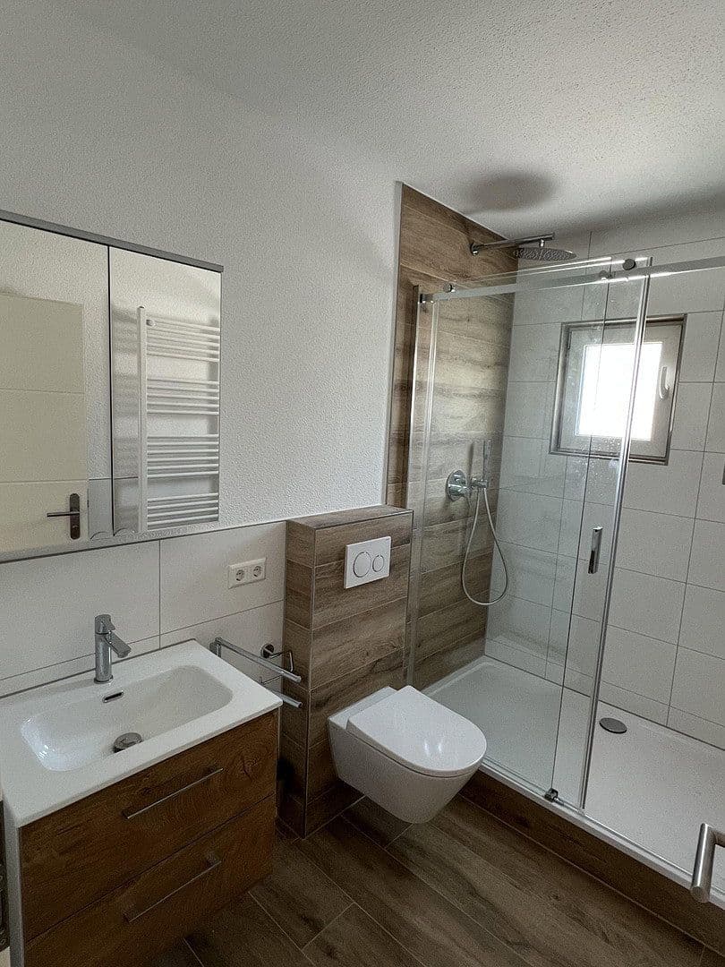 Prenájom bytu 4-izbový 105 m², Esslingen am Neckar, Bádensko-Wurttembersko Prenájom bytu 4-izbový 105 m², Esslingen am Neckar, Bádensko-Wurttembersko