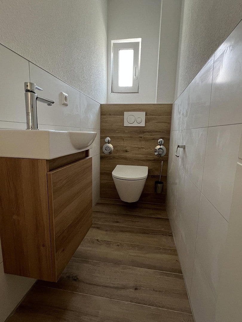 Prenájom bytu 4-izbový 105 m², Esslingen am Neckar, Bádensko-Wurttembersko Prenájom bytu 4-izbový 105 m², Esslingen am Neckar, Bádensko-Wurttembersko
