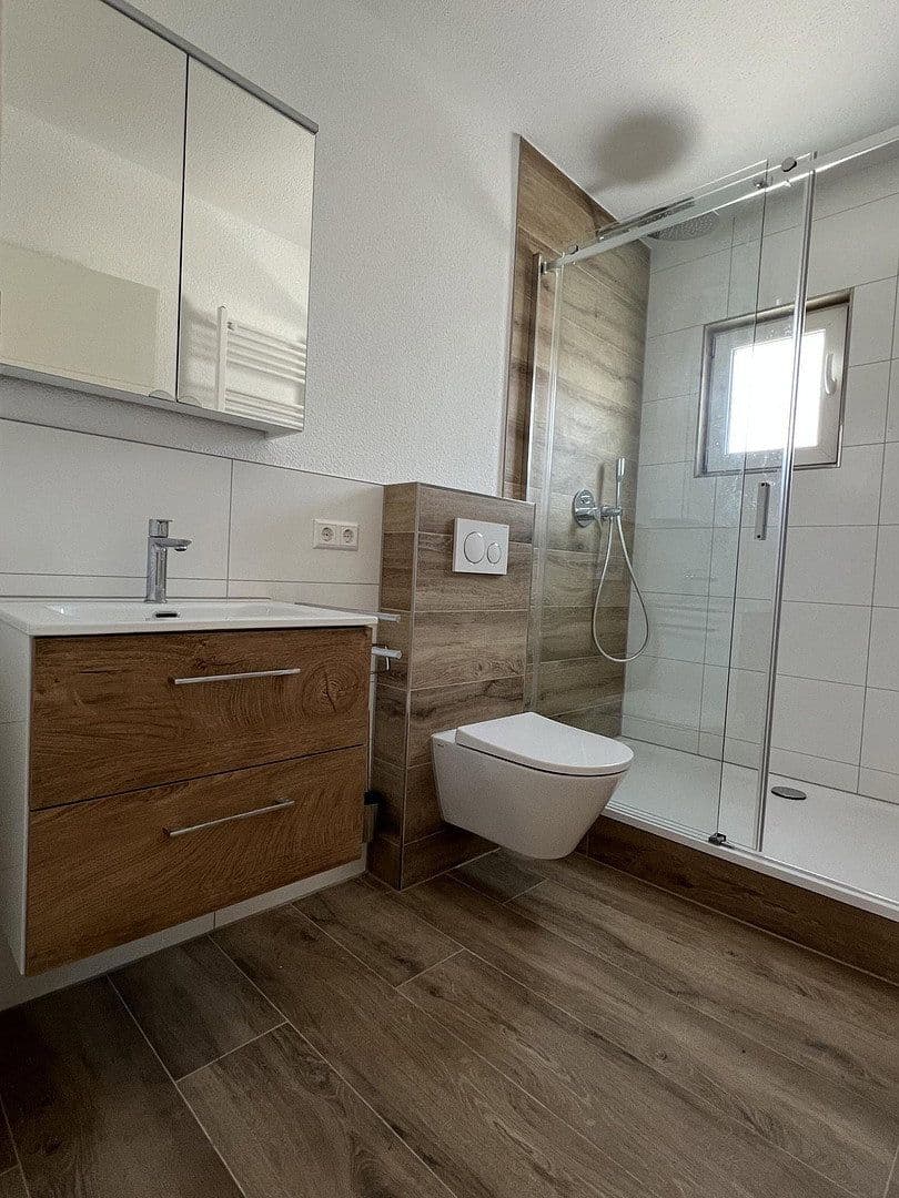 Prenájom bytu 4-izbový 105 m², Esslingen am Neckar, Bádensko-Wurttembersko Prenájom bytu 4-izbový 105 m², Esslingen am Neckar, Bádensko-Wurttembersko
