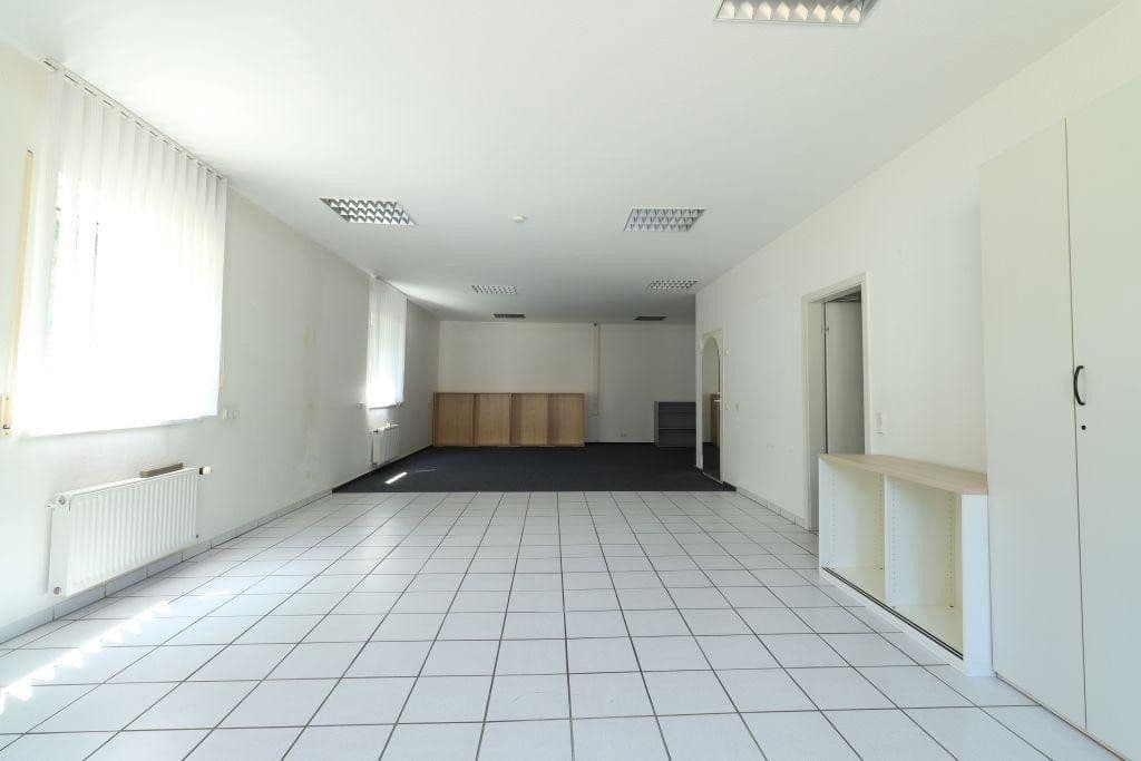 Prenájom kancelárie 204 m², Im Tal 6, Bullay, Porýnie-Falcko Prenájom kancelárie 204 m², Im Tal 6, Bullay, Porýnie-Falcko