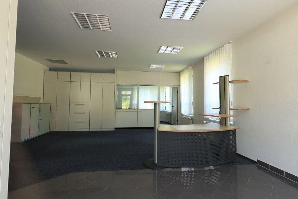 Prenájom kancelárie 204 m², Im Tal 6, Bullay, Porýnie-Falcko Prenájom kancelárie 204 m², Im Tal 6, Bullay, Porýnie-Falcko
