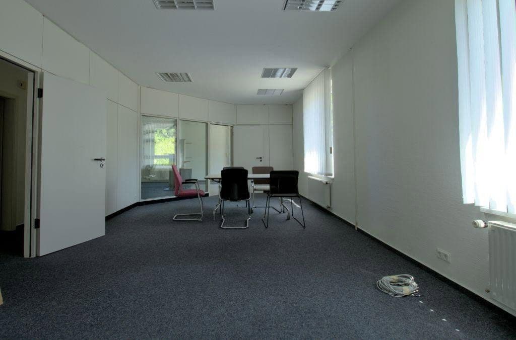 Prenájom kancelárie 204 m², Im Tal 6, Bullay, Porýnie-Falcko Prenájom kancelárie 204 m², Im Tal 6, Bullay, Porýnie-Falcko