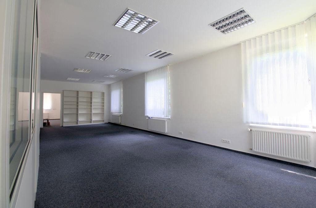 Prenájom kancelárie 204 m², Im Tal 6, Bullay, Porýnie-Falcko Prenájom kancelárie 204 m², Im Tal 6, Bullay, Porýnie-Falcko