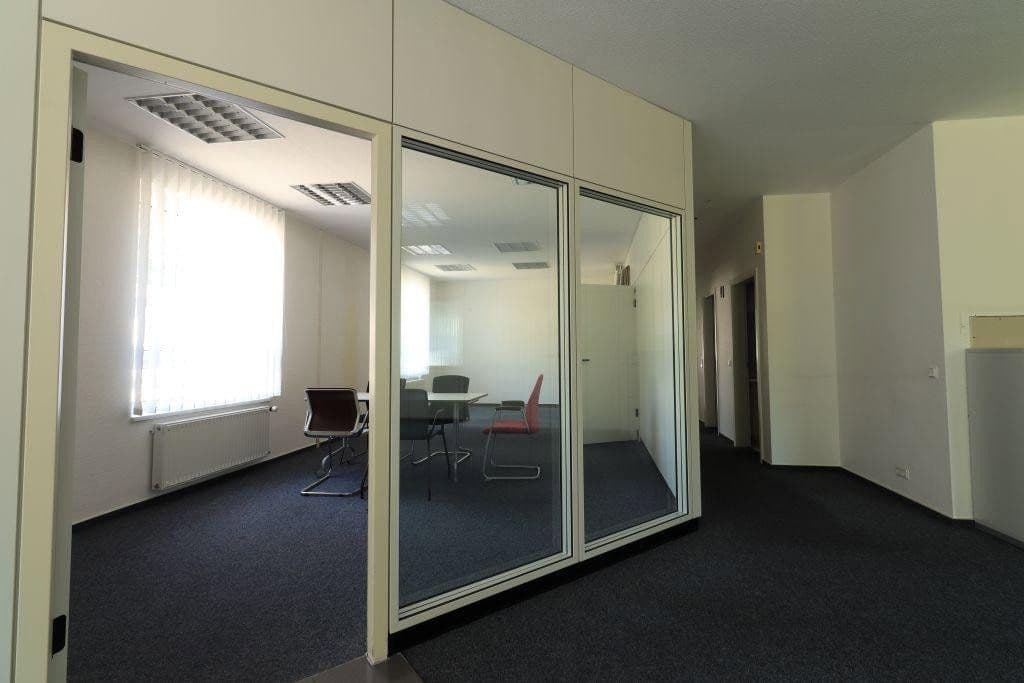 Prenájom kancelárie 204 m², Im Tal 6, Bullay, Porýnie-Falcko Prenájom kancelárie 204 m², Im Tal 6, Bullay, Porýnie-Falcko