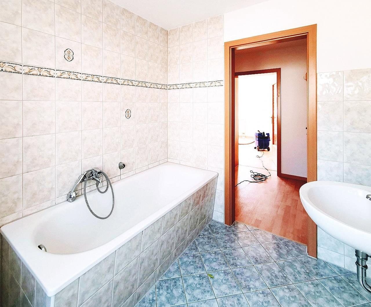 Prenájom bytu 2-izbový 43 m², Abteisiedlung 17, Oberlungwitz, Sasko Prenájom bytu 2-izbový 43 m², Abteisiedlung 17, Oberlungwitz, Sasko