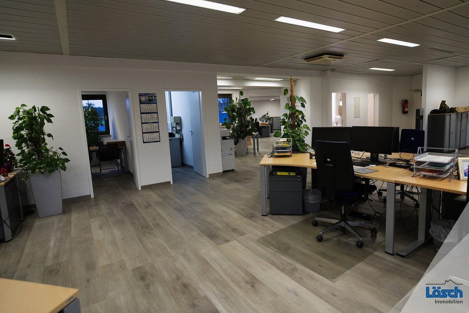 Prenájom kancelárie 157 m², Laufamholzstr. 118, Nürnberg, Bavorsko Prenájom kancelárie 157 m², Laufamholzstr. 118, Nürnberg, Bavorsko