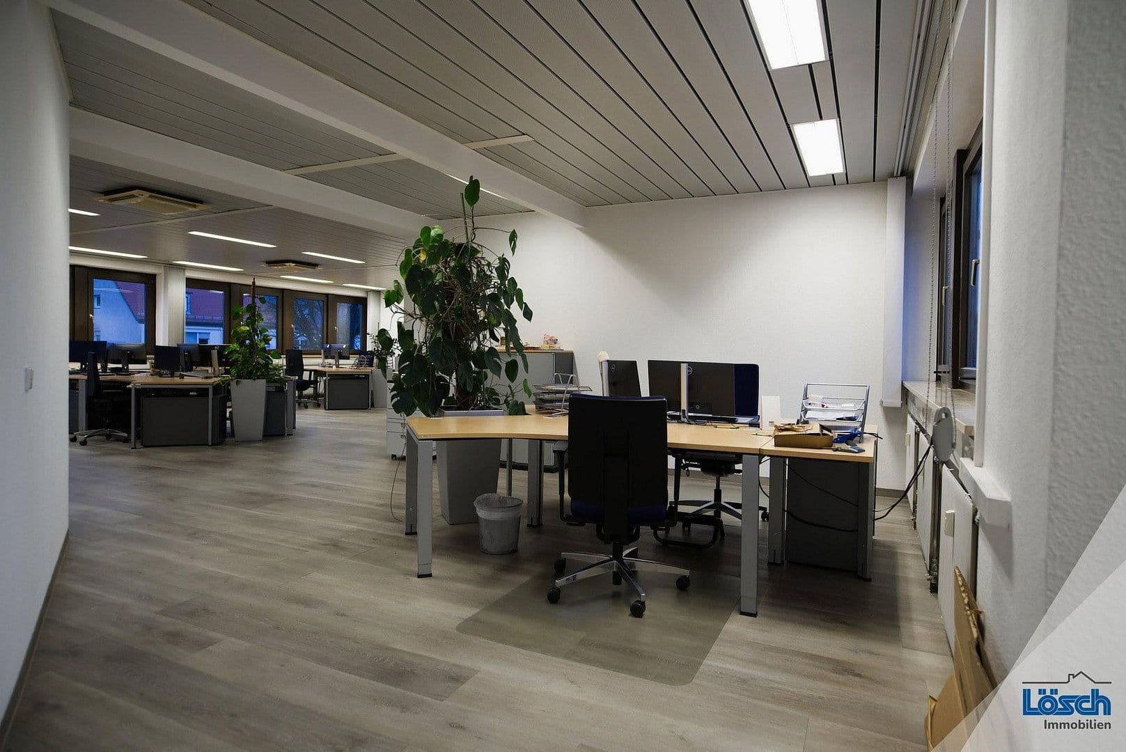 Prenájom kancelárie 157 m², Laufamholzstr. 118, Nürnberg, Bavorsko Prenájom kancelárie 157 m², Laufamholzstr. 118, Nürnberg, Bavorsko