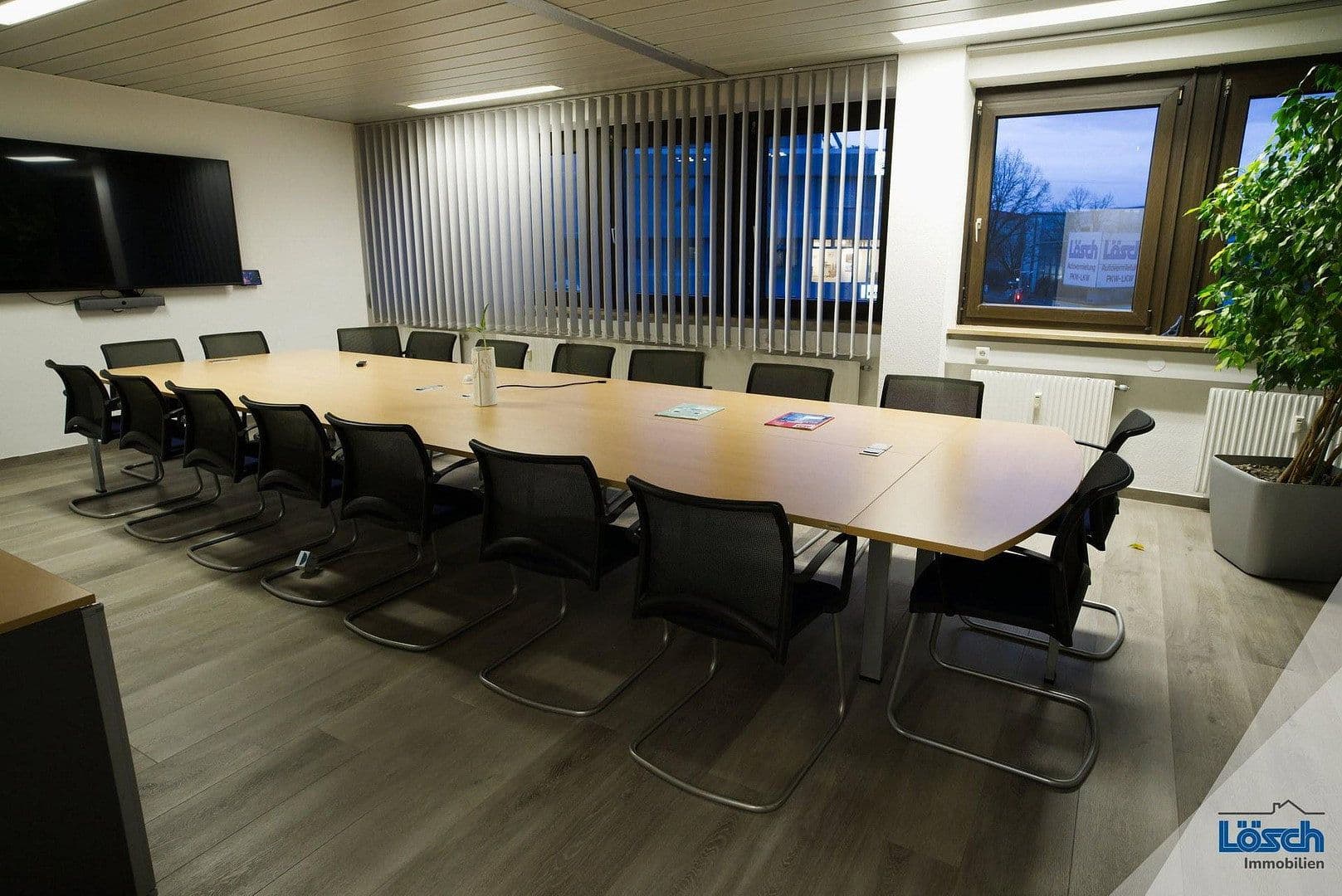Prenájom kancelárie 157 m², Laufamholzstr. 118, Nürnberg, Bavorsko Prenájom kancelárie 157 m², Laufamholzstr. 118, Nürnberg, Bavorsko