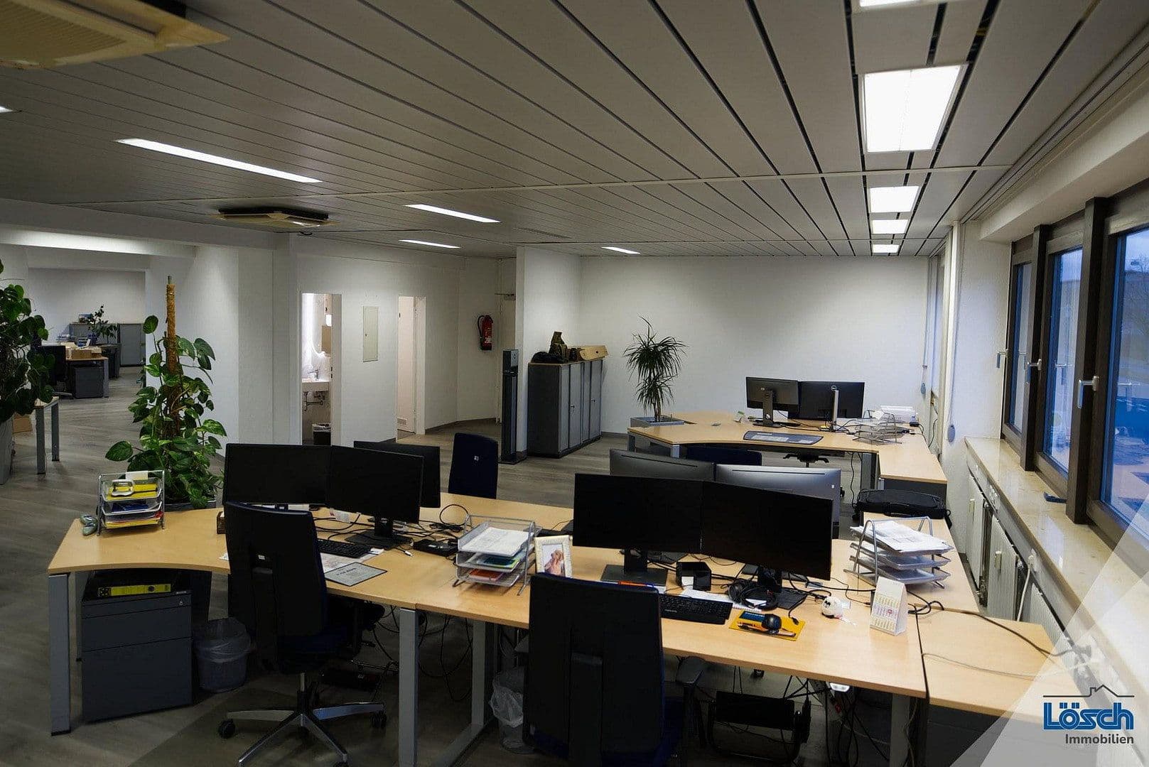 Prenájom kancelárie 157 m², Laufamholzstr. 118, Nürnberg, Bavorsko Prenájom kancelárie 157 m², Laufamholzstr. 118, Nürnberg, Bavorsko