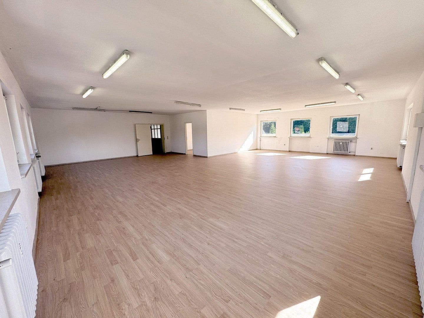 Prenájom kancelárie 128 m², Porschestrasse 12, Waldkraiburg, Bavorsko Prenájom kancelárie 128 m², Porschestrasse 12, Waldkraiburg, Bavorsko