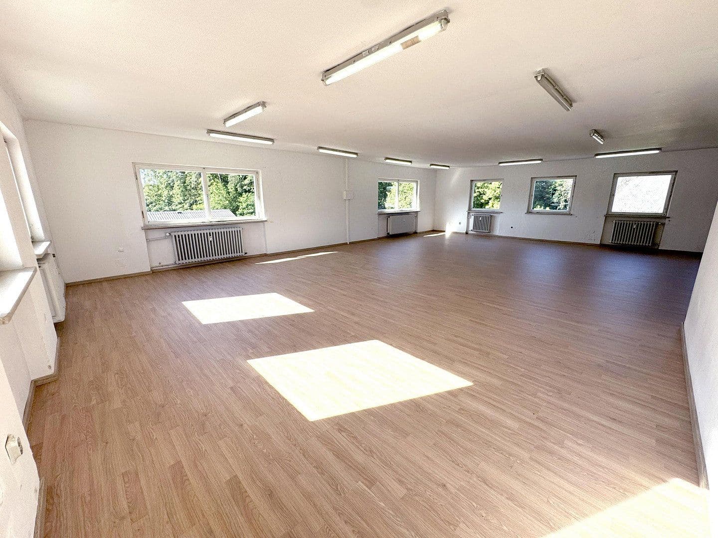 Prenájom kancelárie 128 m², Porschestrasse 12, Waldkraiburg, Bavorsko Prenájom kancelárie 128 m², Porschestrasse 12, Waldkraiburg, Bavorsko